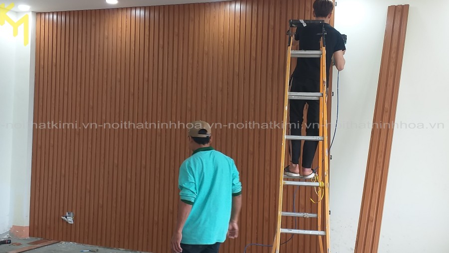 5 bước đơn giản để bạn tự lắp đặt tấm ốp tường nhựa vân gỗ